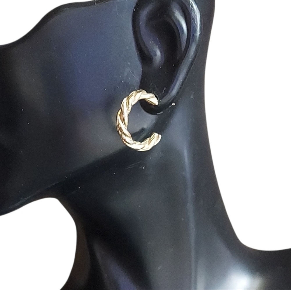 E2232 Minimalist Swirled Goldtone Mini Hoop Earrings